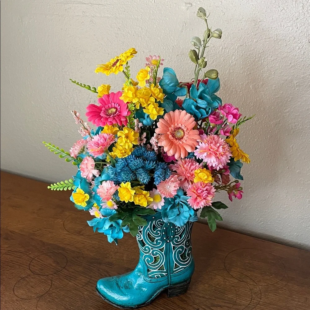 Cute colorful silk arrangement in a resin decorative boot. 🌺